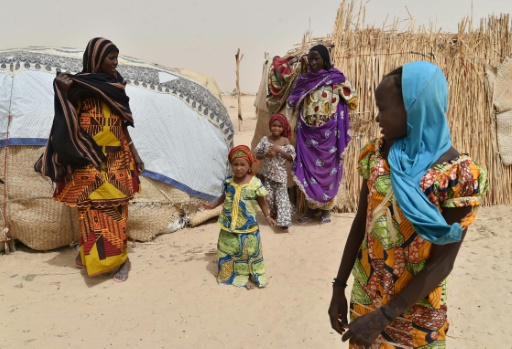 Des déplacées maliennes le 19 juin 2016 dans le camp de Kidjendi, près de Diffa, après une attaque de Boko Haram contre leur village