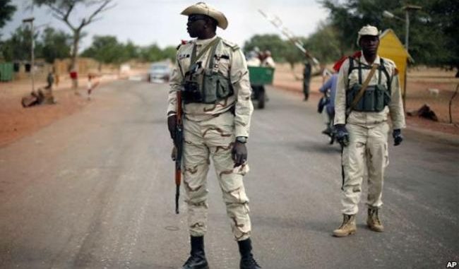 Mali gendarmes...