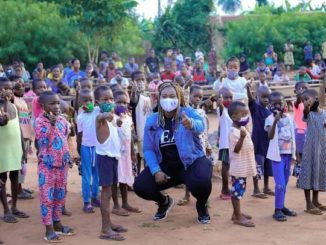 Elisabeth Apampa lors de l'une de ses actions de sensibilisation