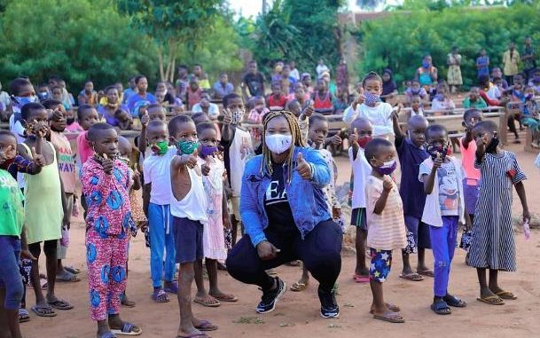 Elisabeth Apampa lors de l'une de ses actions de sensibilisation