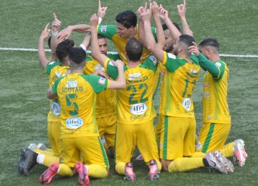 Des joueurs de la JSK