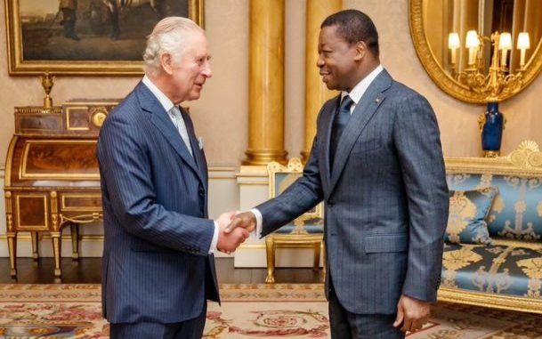 Faure Gnassingbé et le Roi Charles III le 20 octobre 2022 à Buckingham Palace (Londres)...