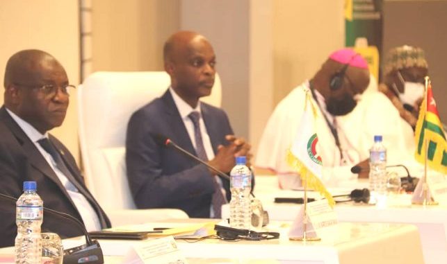 La table d'honneur à l'ouverture du conclave