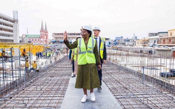 Le Premier ministre sur le chantier...