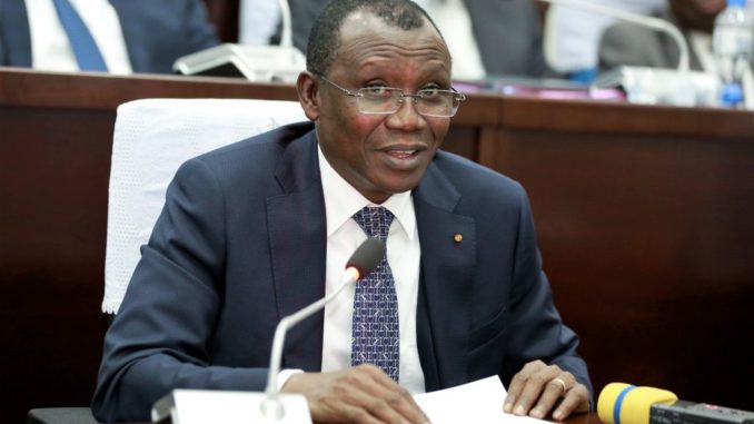 Le ministre de l'économie et des finances, lors du vote