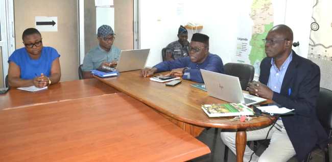 Le préfet Akakpo Edoh (au milieu), lors de son intervention...