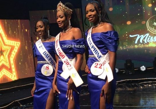 Mlle Moladja Abla Ekui Chimène (au milieu) et ses première et deuxième dauphines...