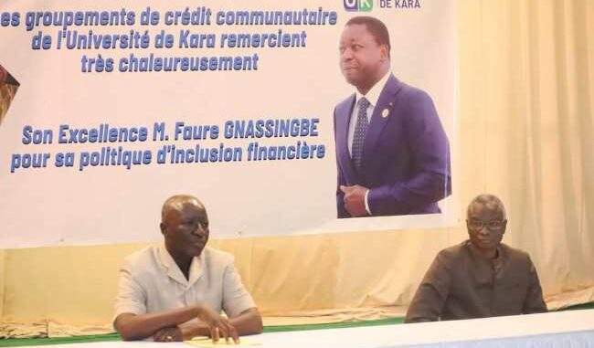 Le préfet de la Kozah (à gauche) et le président de l'Université de Kara, lors de la rencontre...
