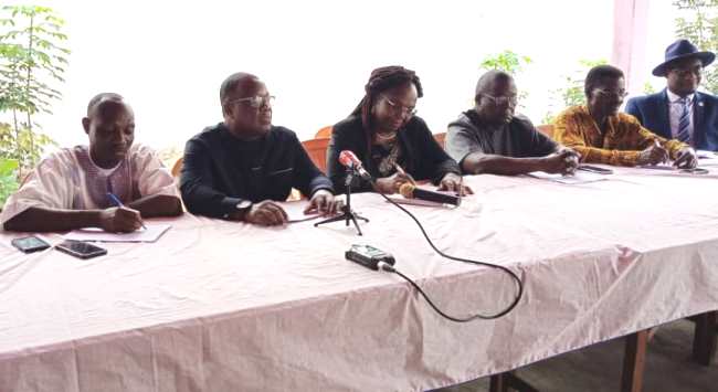Des responsables de la DMK
