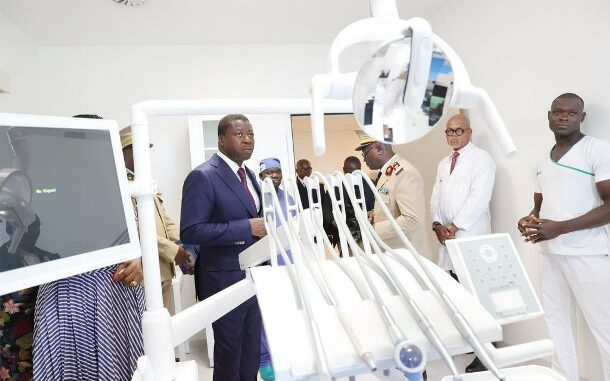 Faure Gnassingbé dans l'une des salles de l'hôpital...