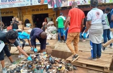 Photo d'archives (ramassage de sachets plastiques à Agoè-Nyivé, Ecojogging)