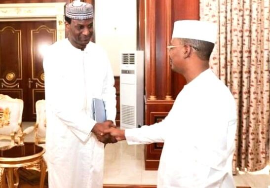 Le président de transition, Mahamat Idriss Deby Itno et le Premier ministre nigérien Ali Mahaman Lamine Zeine