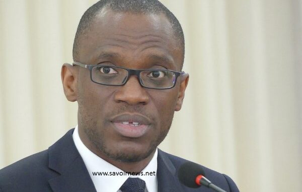Olushegun Adjadi Bakari, lors de la conférence de presse
