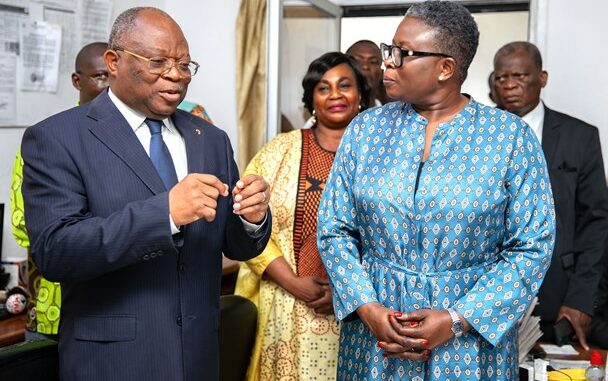Mme Yawa Kouigan et le président de la HAAC Pitalounani Telou