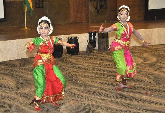 Des prestations des enfants et des membres de la diapora indienne...