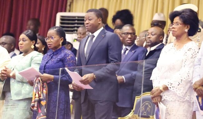 Le président Faure Gnassingbé (au milieu), lors des offices religieux...