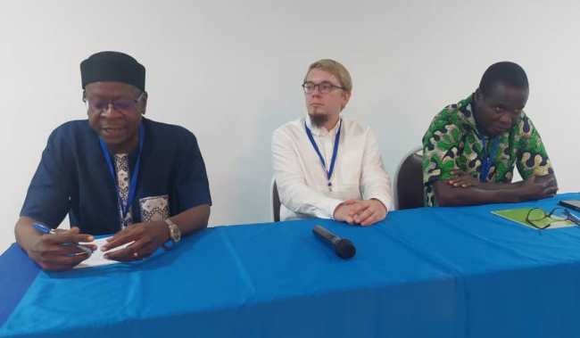 Candide Achille Ayayi Kouawo (à gauche)...