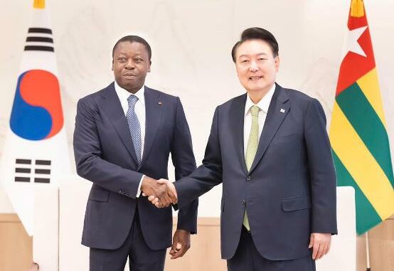 Les présidents Faure Gnassingbé et Yoon Suk-yeol ...