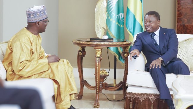 Tête-à-tête Faure Gnassingbé et le Colonel Major Garba Hakimi...