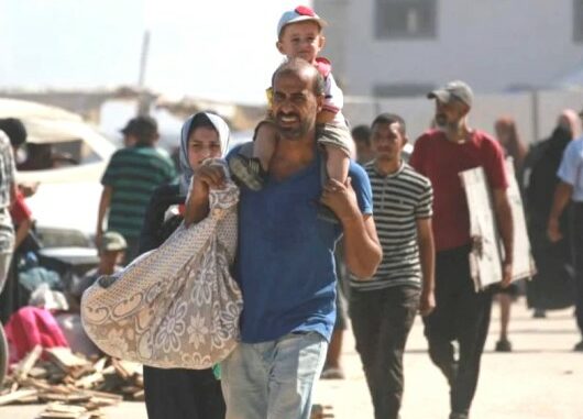 Un Palestinien fuyant dans le sud de Gaza
