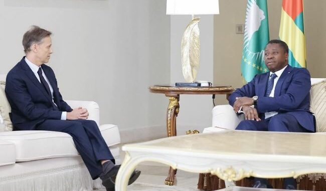 Le président Faure Gnassingbé et Gwilym Ceri Jones en tête-à-tête...