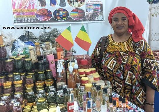 Alima Haïdara, dans son stand au Pavillon Agou...