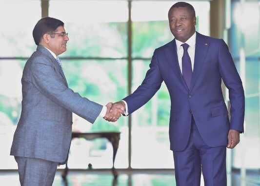 Le président Faure Gnassingbé et M. Sanjiv Tandon...