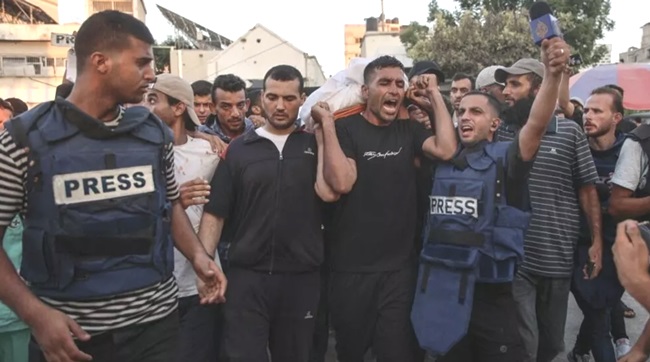 Les obsèques du journaliste de la chaîne de télévision qatarie al-Jazeera Ismaïl al-Ghoul