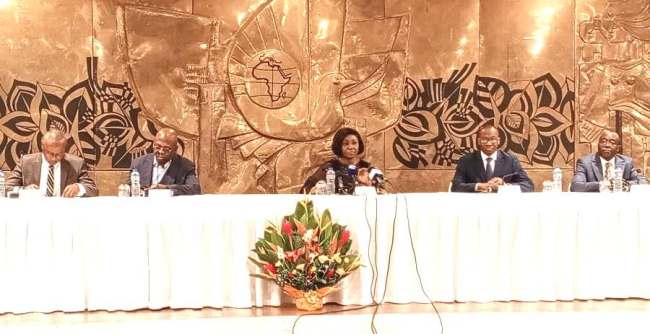 La table d'honneur, lors de la cérémonie de lancement du RGE-2...