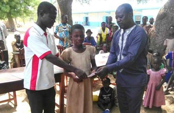 Remise de jugements supplétifs à une élève...