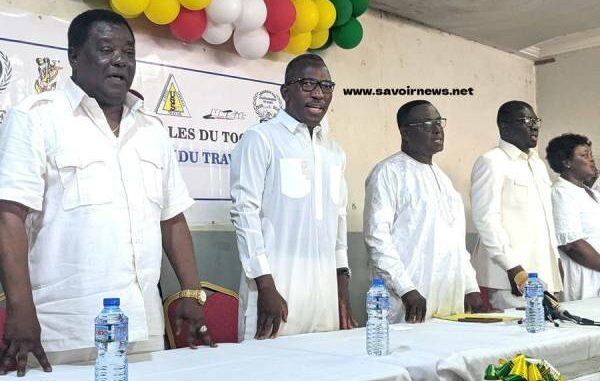 Gilbert Bawara (au milieu)..