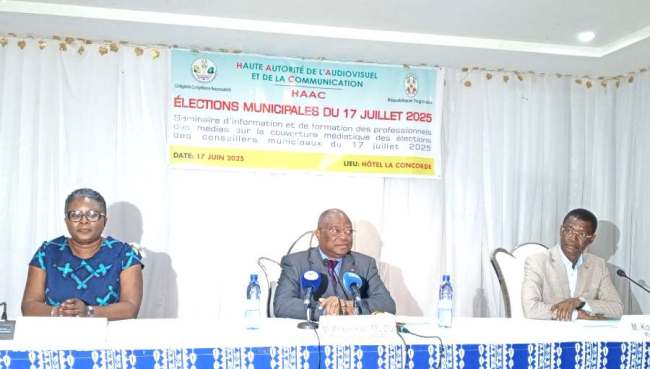 La table d'honneur à l'ouverture de la rencontre..