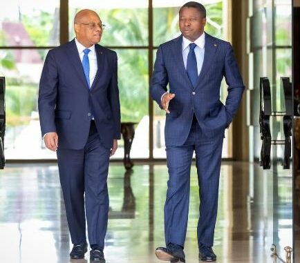 Le président du Conseil Faure Gnassingbé et Jean-Claude Kassi Brou...