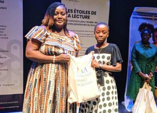 Abigail Kotor, recevant son prix...